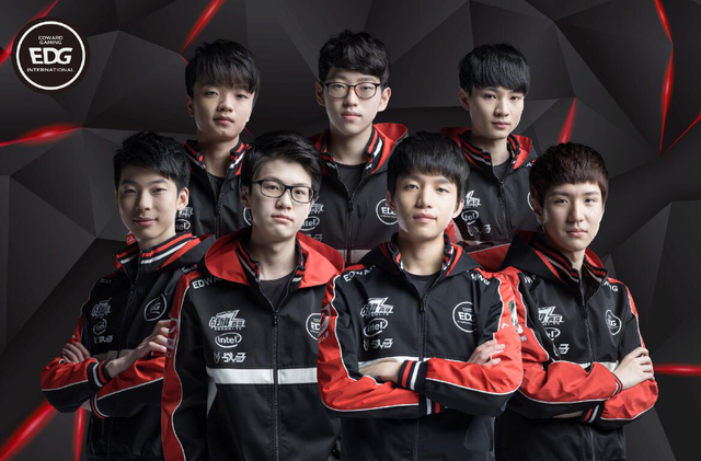 共同作用的 共同作用的